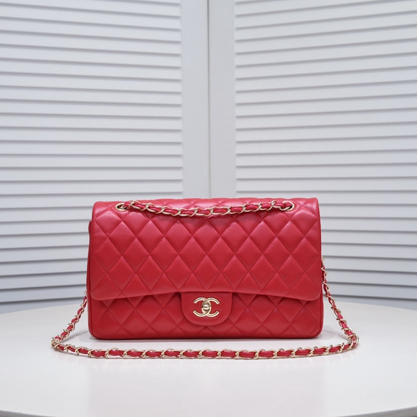 シャネルバッグ正面デザイン